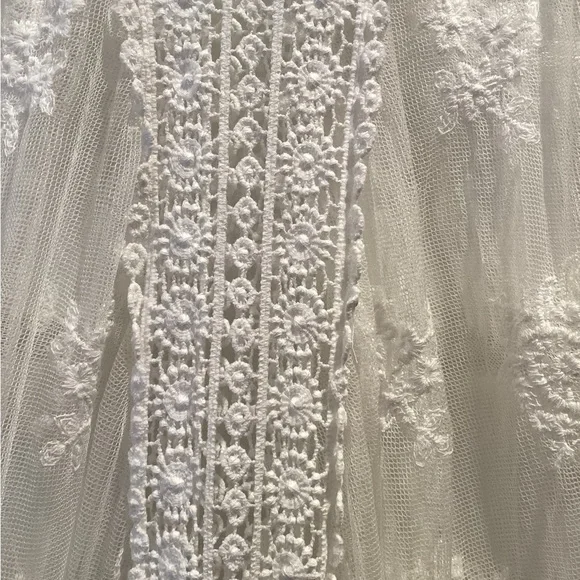 Elegant White Lace Kimono - Picture 4 of 9